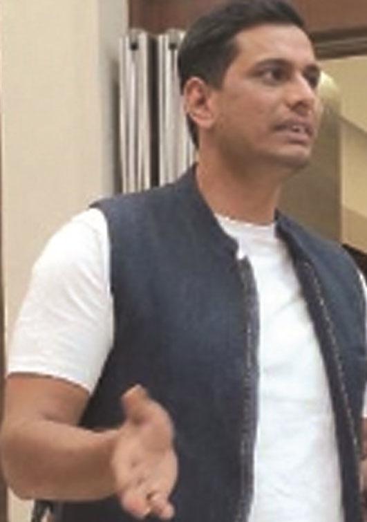 Police taking MLA Devendra Yadav to Balodabazar court, a large number of soldiers deployed... mla devendra yadav latestnews  politics news  big news hindinews khabargali 