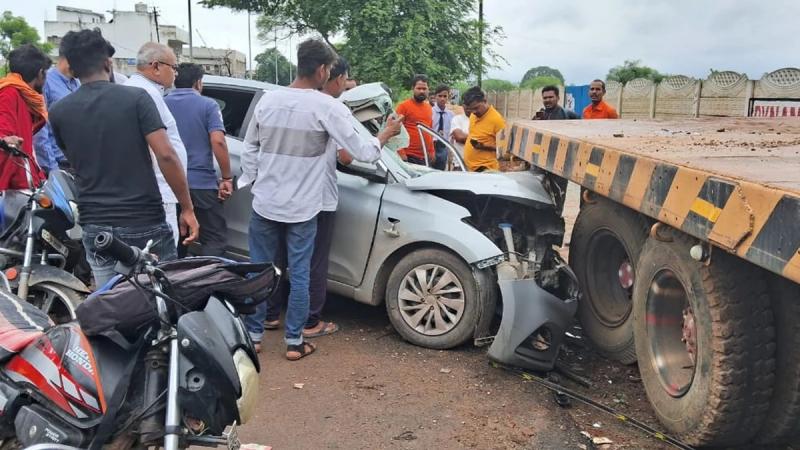 Family returning after eating becomes victim of accident, three women including mother and daughter die  accident news cg news  bilaspurnews khabargali  