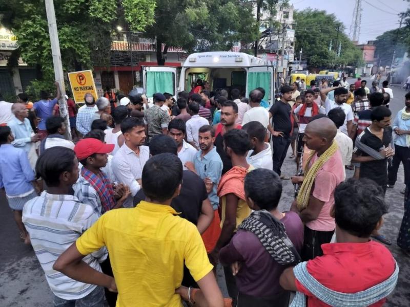 Big accident: Crowd of devotees ran over the people who fell in the stampede in Siddheshwarnath temple, 8 people died... latest news hindinews accident news khabargali