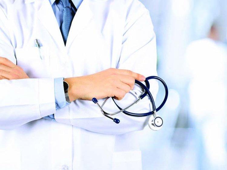 Doctor dismissed: Drunken doctor had refused to treat the child, now the department took action... latestnews hindinews cg news hindinews bignews khabargali