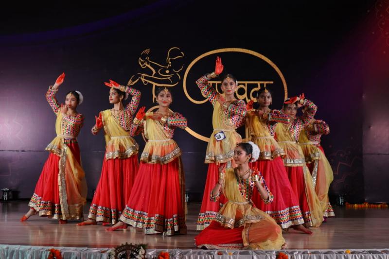 Children of Mona School Sarangarh created a buzz in the National Level Pranavam Festival, Toshi Gupta was honoured with Guru Vashisht Samman, Chhattisgarh, Khabargali