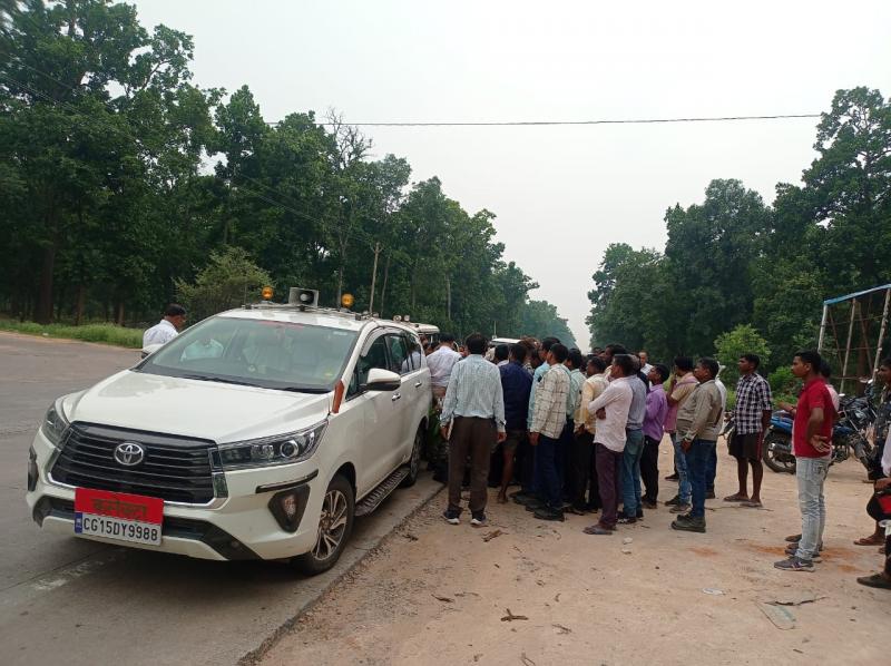 Villagers demanded to start Parsa mine from the collector who came on tour in Udaipur area, Collector Vilas Bhoskar, Chhattisgarh, Khabargali