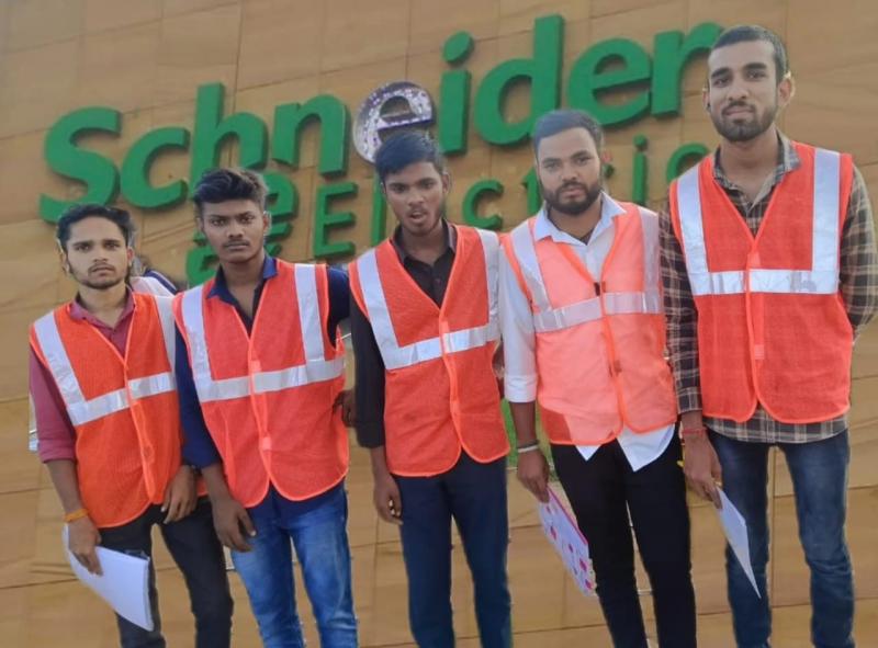 Five trainees of Adani Skill Development Center, Salhi got employment in a famous company of Telangana, Chhattisgarh, Khabargali