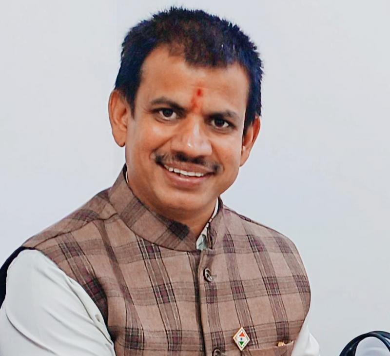 In view of the festive season, the government should immediately deploy traffic police and security police forces at all the squares and intersections from Kotwali to Mahadev Ghat area, Manoj Singh Thakur, Advocate, Congress leader, Raipur, Chhattisgarh, Khabargali