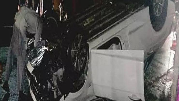 Late night accident in the capital, car collides with divider, 3 people injured... cg news latestnews cgbignews raipurnews accident news khabargali 