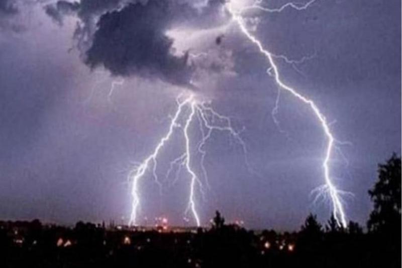 Lightning struck during area domination, two CRPF soldiers martyred, cg news hindinews latestnew cg bignew khabargali 