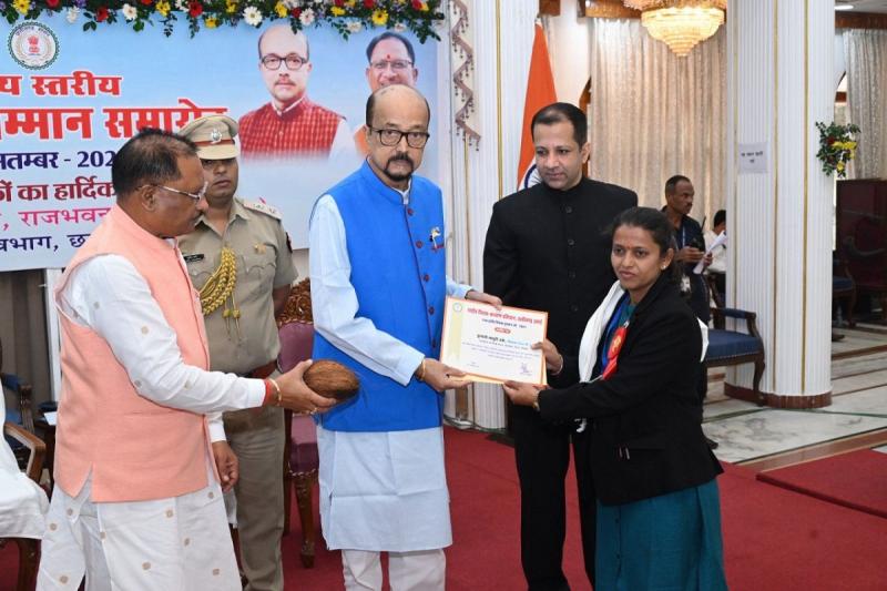 In the program organized at Raj Bhavan, the Governor said - The method of education has changed, now focus on quality...  cg news hindinews latesnews cg bignews hindinews khabargali 