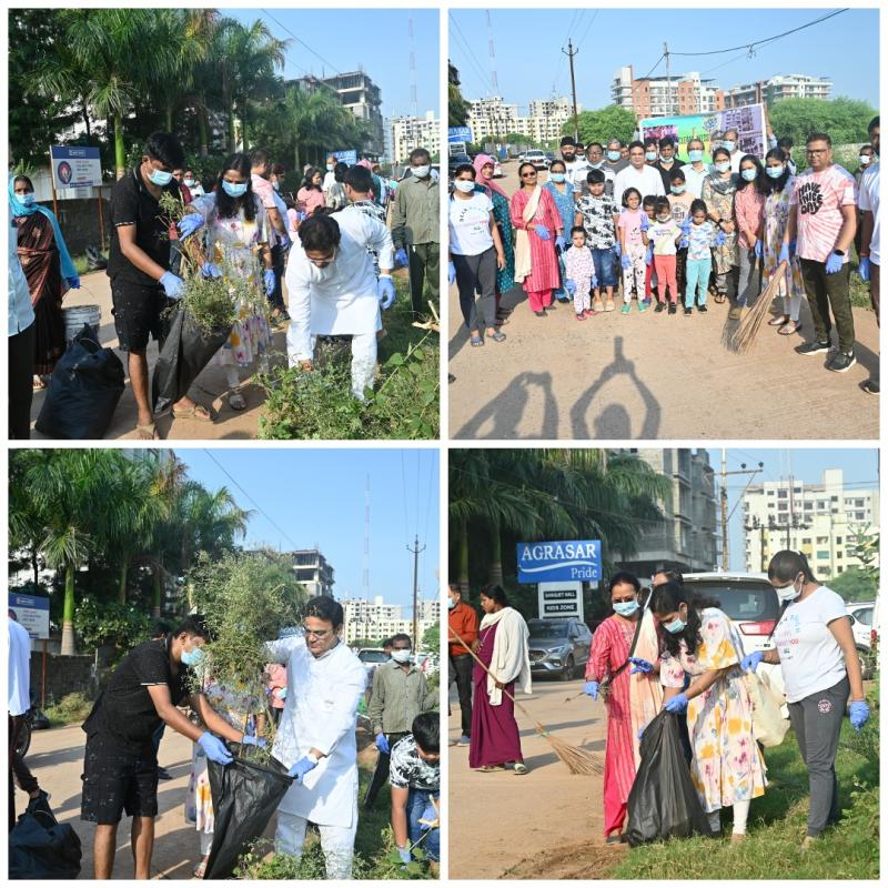 On the occasion of Gandhi Jayanti, cleanliness program organized by the residents of Agrasar Pride, Avanti Vihar, Agrasar Pride gets five star ranking from the society for clean green city, Councilor and Zone President of Ward 32, Maharishi Valmiki Nagar, Pramod Mishra, Raipur, Khabargali