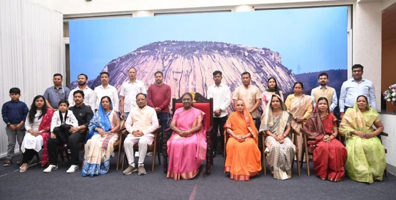 Madheswar mountain in the backdrop of President Mrs. Murmu's group photo: Know why it is special, Chhattisgarh, Khabargali