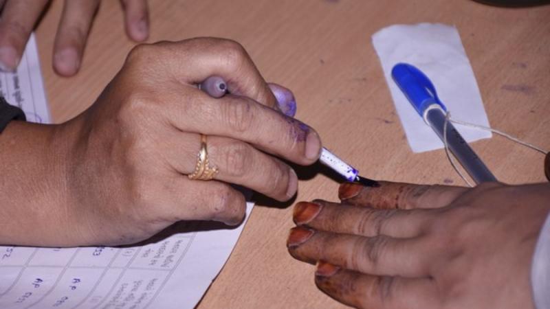 Formation of 9 flying squads and 12 SSTs to monitor Raipur South Assembly by-election. Cg News latest news cg by election 