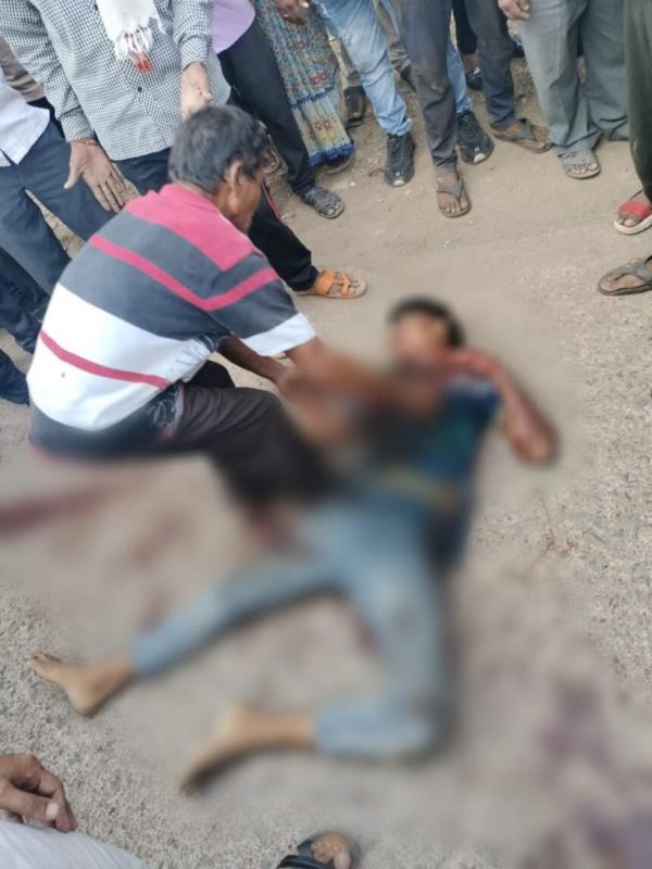 स्कूल के बाहर युवक की निर्मम हत्या, दोस्त ने ही उतारा मौत के घाट... Brutal murder of a young man outside the school, his friend killed him... cg news hindi news cg big news latest news hindi news khabargali
