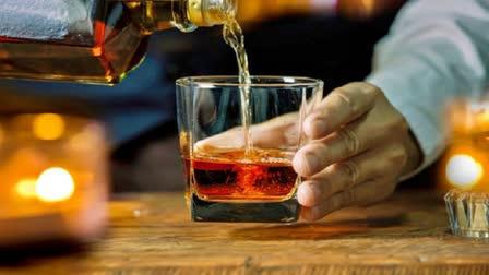 जहरीली शराब पीने से दो युवकों की मौत, जाँच में जुटी  FSL की टीम  Two youths died after drinking poisonous liquor, FSL team engaged in investigation cg news hindi news cg big news latest news khabargali 