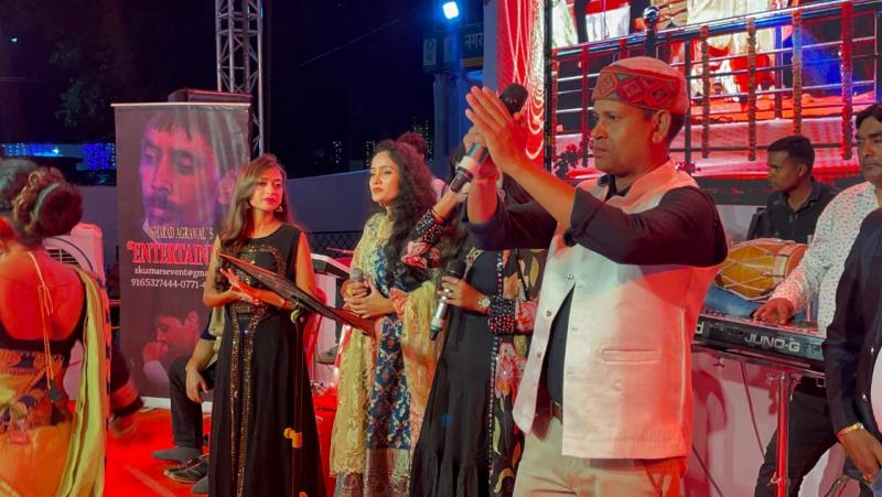 The colourful musical presentation of Orchestra Group Harsh Sharad Agarwal Rang Sargam Group enthralled the administration and the people of Gariaband, Khabargali
