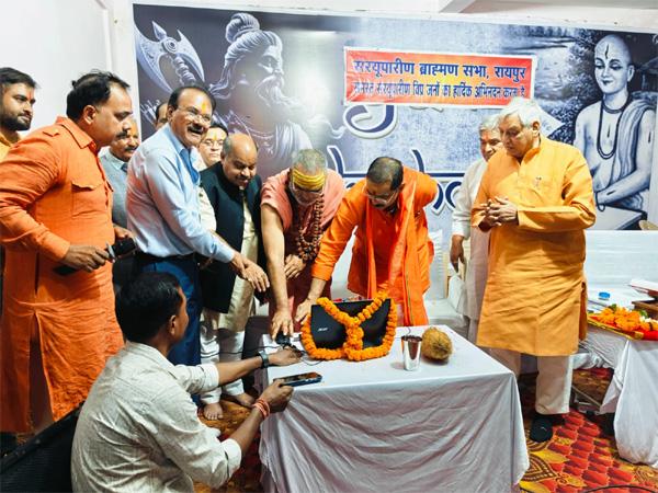 Sarayuparin Brahmin Sabha Chhattisgarh's Diwali Milan ceremony concluded, Dr. Ashok Chaturvedi, disciple Bhadracharya Ji Maharaj, Sarayuparin Brahmin Sabha Chhattisgarh, Khabargali