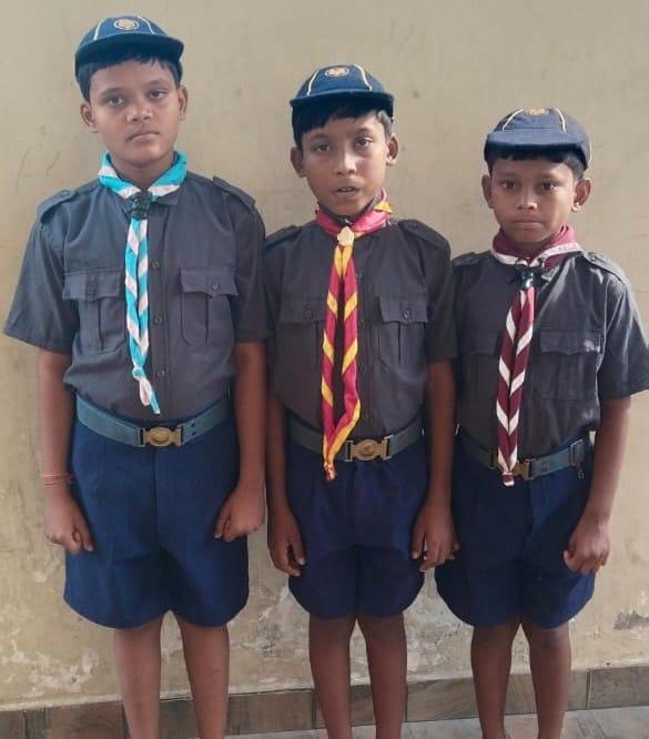 Three deaf and dumb children of the capital were awarded the Golden Arrow Award of Scouts and Guides, Tikeshwar, Ayush Chakradhari and Mahendra Sahu, students of Arpan Divyang Public School located in Bajaj Colony, New Rajendra Nagar, Raipur, Chhattisgarh, Khabargali