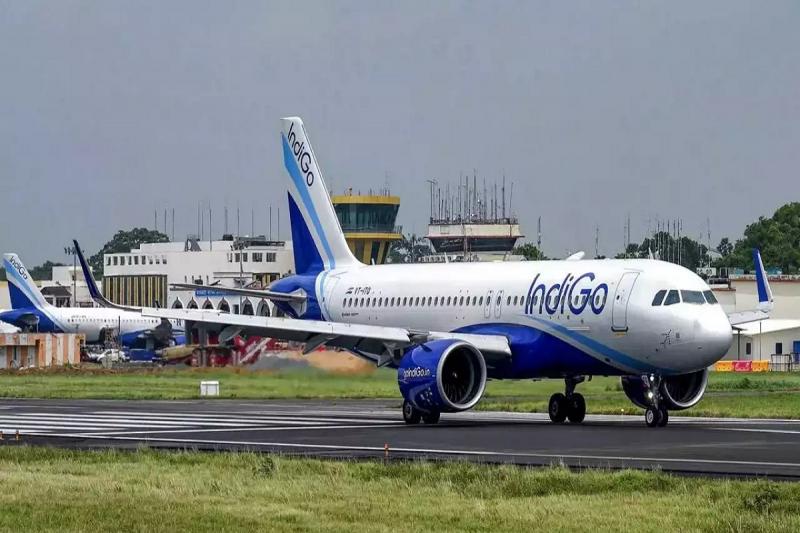 Emergency landing of Nagpur Kolkata flight in Raipur, news of bomb creates panic.