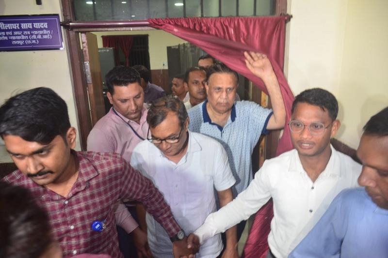 7 दिन की सीबीआई रिमांड पर भेजे गए टामन सोनवानी और गोयल, 45 लाख रुपए रिश्वत का लगा है आरोप खबरगली Taman Sonwani and Goyal sent on 7-day CBI remand, accused of taking bribe of Rs 45 lakh cg news hindi news cg big news latest news chhattisgarh news khabargali