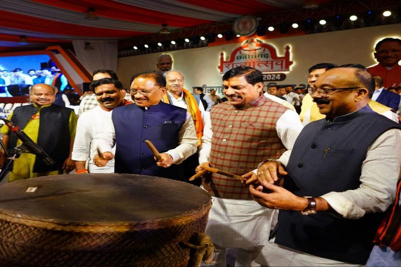 छत्तीसगढ़ राज्योत्सव का नगाड़ा बजाकर आगाज, आज होंगे ये कार्यक्रमChhattisgarh Rajyotsav begins by playing drums, these programs will be held today  cg news hind news cg rajyoutsav cg big news khabargali   