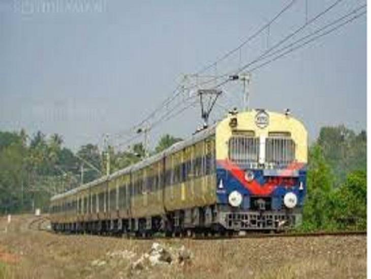 नया रायपुर की पटरी पर सुरक्षा मानकों को परखेगा रेलवे, केवल आठ कोच की मेमू ट्रेन चलाने की मिली स्वीकृति खबरगली Railways will test the safety standards on the tracks of Naya Raipur, got approval to run MEMU train of only eight coaches. Khabargali cg news hindi news cg big news latest news khabargali