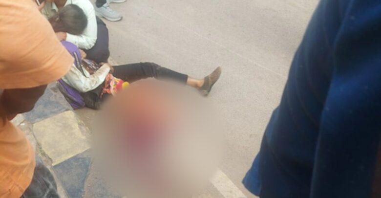रायपुर में दर्दनाक हादसा, युवती को ऑटो ने टक्कर मारकर कई मीटर घसीटा, एक पैर कटकर हुआ अलग खबरगली Tragic accident in Raipur, a girl was hit by an auto and dragged for several meters, one leg was amputated. Separate news. cg news raipur news cg road accident news khabargali