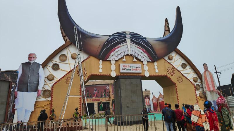 "Chhattisgarh Pavilion" became the center of attraction for people in Prayagraj Maha Kumbh. Crowds are gathering to know the art, culture and history of Chhattisgarh. Free arrangements have been made for the stay and food of the people of the state, Khabargali