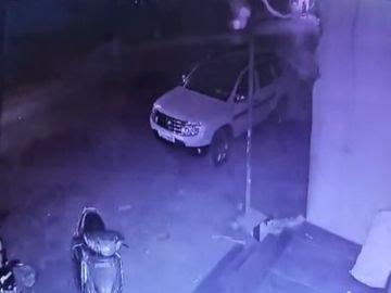 भिलाई में कार को बम से उड़ाया, पुरे इलाके में मचा हड़कंप खबरगली Car bombed in Bhilai, creating panic in entire area  cg news cg big news latest news cg hindi news khabargali 