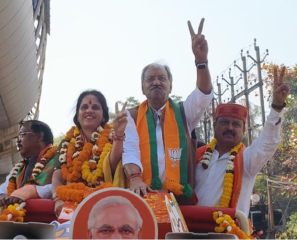 Meenal Chaubey's nomination rally made the city BJP-oriented, huge crowd gathered, Raipur, Khabargali