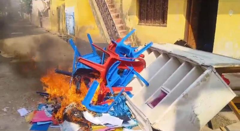 धमतरी में बीजेपी कार्यकर्ताओं का भड़का आक्रोश, कार्यालय में तोड़फोड़ करने के बाद लगा दी आग… ख़बरगली Anger erupted among BJP workers in Dhamtari, after vandalizing the office they set it on fire…  cg news cg big news latest news cg hindi news cg big news latest news khabargali    