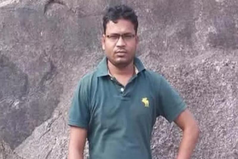 आरक्षक ने स्ट्रॉन्ग रूम में खुद को गोली मारी,  स्ट्रांग रूम में लगी थी ड्यूटी  खबरगली Constable shot himself in the strong room, was on duty in the strong room  cg news cg big news cg hindi news khabargali
