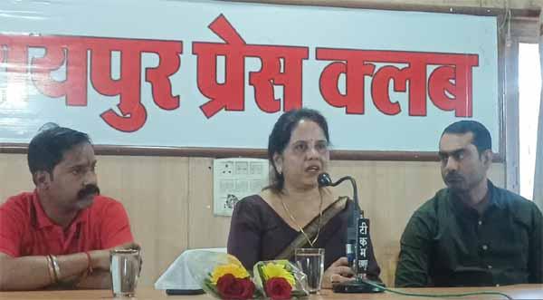 BJP mayor candidate from Raipur Municipal Corporation, Mrs. Meenal Choubey, will work on people's priorities for a developed, clean and beautiful Raipur, after being elected as mayor, I will make every effort to live up to people's expectations, Raipur, Chhattisgarh, Khabargali