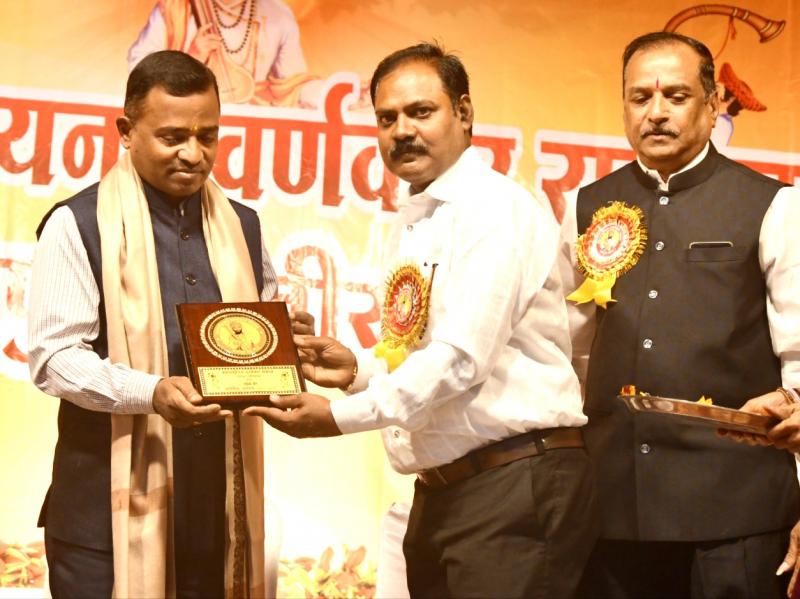 Every person is important in the society, Ajay Kale, President of Maharashtra Mandal arrived as the chief guest in the annual function of Maharashtra Goldsmith Society, Raipur, Khabargali