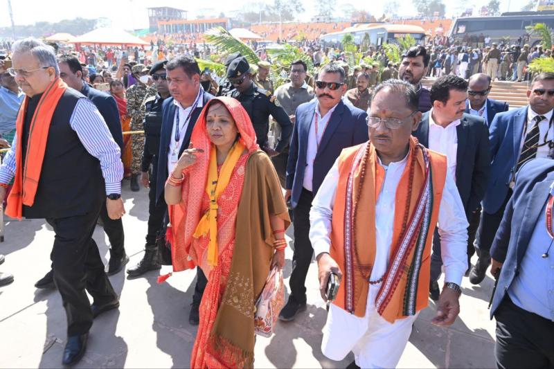 मुख्यमंत्री विष्णुदेव साय कैबिनेट के साथ महाकुंभ पहुंचे, कांग्रेस के 70 विधायक भी है शामिल खबरगली Chief Minister Vishnudev Sai reached Mahakumbh with cabinet, 70 Congress MLAs are also includedcg news cg big news latest news cg big news khabargali