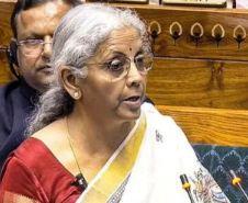 वित्त मंत्री निर्मला सीतारमण ने बजट 2025-26 की घोषणा, 12 लाख तक की वार्षिक आय पर कोई टैक्स नहीं खबरगली Finance Minister Nirmala Sitharaman announces Budget 2025-26, no tax on annual income up to Rs 12 lakh cg news cg big news latest news cg hindi news khabargali 