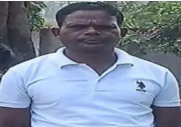 चुनाव के बीच सरपंच प्रत्याशी की हत्या, घर घुसकर दिया वारदात को अंजाम खबरगली Sarpanch candidate murdered during elections, the crime was committed by entering his house.  cg news cg big news cgcrime news cg latest news cg crime khabargali 