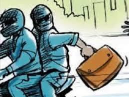 कारोबारी के परिवार को बंधक बनाकर लाखों की लूट, 25 लाख से ज्यादा रकम लेकर  हुए फरार खबरगली Loot worth lakhs by taking businessman's family hostage, absconds with more than 25 lakhs Khabargali cg news cg big news hindi news cg latest news khabargali 