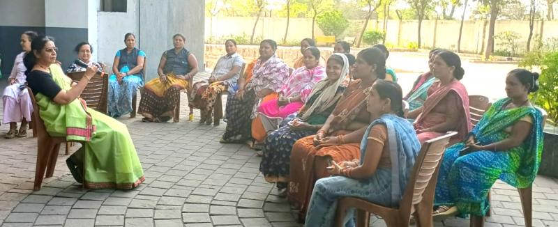 Irregular bleeding, bone pain can be symptoms of cervical cancer: Dr. Alka Gole, Sarona Center of Maharashtra Mandal conducted awareness campaign among women of slums, Raipur, Chhattisgarh, Khabargali