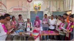 Amazing feat: Wives won the Panchayat elections, husbands took the oath of office, a unique case has come to light in Kawardha district of Chhattisgarh. Here 6 women won the election, but their husbands took the oath, Chhattisgarh, Khabargali