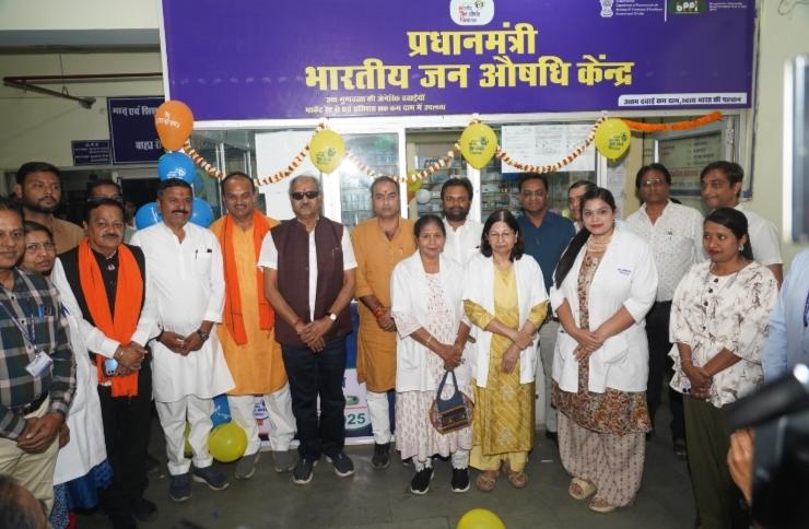 200 Jan Aushadhi Kendras will be opened in 70 wards of the capital and in the entire Raipur Lok Sabha constituency, MP Brijmohan inspected the Jan Aushadhi Kendra, the poor will get cheap medicines and the youth will get employment: MP Brijmohan Agarwal, Raipur, Chhattisgarh, Khabargali