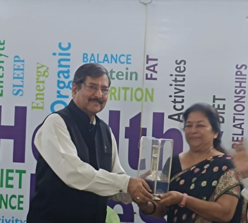 Chhabi Trivedi for health awareness, Kamala Memorial Society established by freedom fighter Bihari Lal Upadhyay, senior journalist Vasant Veer Upadhyay, Principal Mrs. Sabita, former Inspector General of Police of Chhattisgarh Rajiv Srivastava, Raipur, Khabargali