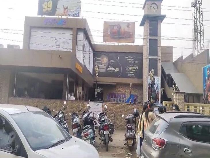 मैनेजर ने ही किया था भिलाई सिनेमाघर में लूटपाट, भोपाल से गिरफ्तार हुआ आरोपी खबरगली Manager had committed robbery in Bhilai cinema hall, accused arrested from Bhopal cg news cg big news cg hindi news cg latest news khabargaili