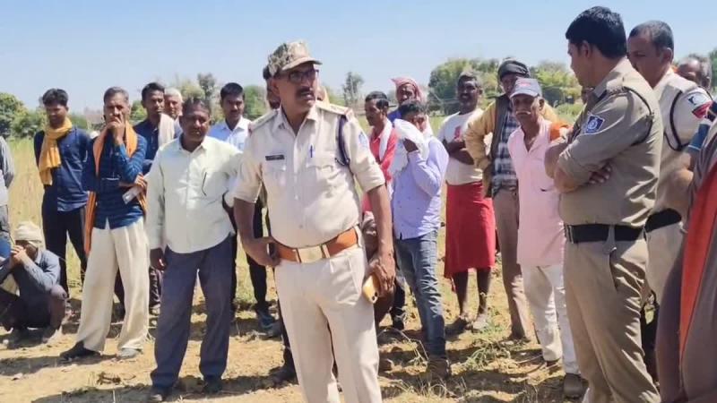 रूह कंपा देने वाली घटना, पोते-बहू की जलती चिता में कूदे उसके दादा…खबरगली A soul-stirring incident, grandfather jumps into the burning pyre of grandson and daughter-in-law big news hindi news mp news khabargali