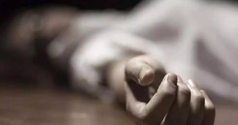 A 10th class student slit her throat with a blade, she was angry at her father's shouting latest news hindi News khar