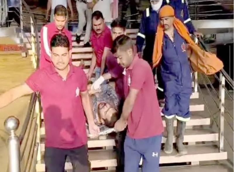 As soon as the young man entered the lift on the third floor, he fell on the ground floor and died on the spot Hindi news latest news Bhilai news khabargali 