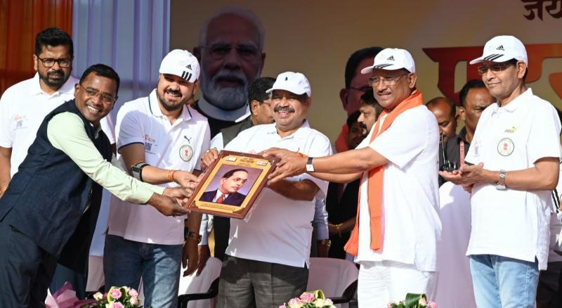 Maharashtra Mandal President Kale CM Sai felicitated former international hockey player of the Mandal Neeta Dumre also felicitated, Nehru Yuva Kendra Chhattisgarh State, Raipur, Khabargali