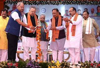 The newly appointed chairpersons of various boards, corporations and commissions took charge today. Among those who took charge were the newly appointed chairman of Chhattisgarh State Industrial Development Corporation Limited Rajiv Agarwal, the newly appointed chairman of Chhattisgarh Tourism Board Neelu Sharma, the newly appointed chairman of Chhattisgarh Sahitya Academy Shashank Sharma, the chairman of Chhattisgarh State Child Protection Commission Varnika Sharma, Raipur, Chhattisgarh