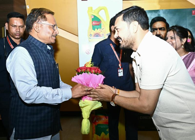 Chhattisgarh's culture and family values are vividly depicted in the film "Suhaag": Chief Minister Vishnu Dev Sai praised the powerful acting of Padma Shri awardee and Dharsiwa MLA Shri Anuj Sharma, Raipur, Khabargali