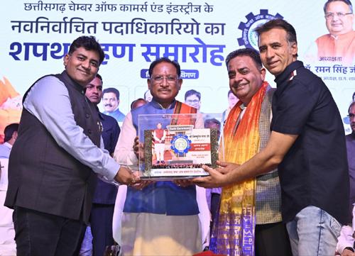 12 lakh traders have an important role in building a developed Chhattisgarh: Chief Minister Sai Chief Minister attended the oath taking ceremony of the newly elected office bearers of Chhattisgarh Chamber of Commerce and Industries, Chamber President Satish Thaurani, General Secretary Ajay Bhasin, Treasurer Nikesh Bardia, Saint Sai Uday Shadani, Sai Laldas, Amma Mahant Meera Devi, Raipur, Khabargali