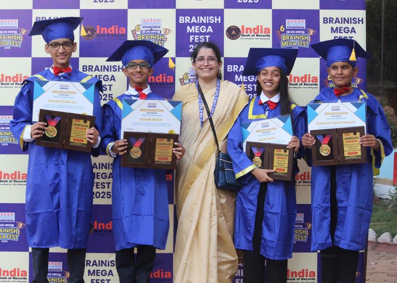 Superb performance of children in 'Brainish Megafest'... Won in many categories including Champion Trophy, did mathematical calculations in few moments, Deepa Ma'am, Brainish Abacus Class, Shailendra Nagar, Raipur, Chhattisgarh, Khabargali