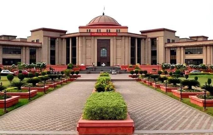 High court stays principal's promotion, also issues contempt notice Raipur news hindi news Chhattisgarh News khabargli 