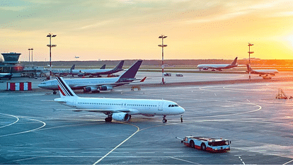 Operations resumed at 32 airports which were closed amid Indo-Pak tension Hindi news latest News big News khabargli 